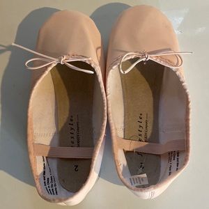 Freestyle by Danskin Girls Ballet slippers-Size 2